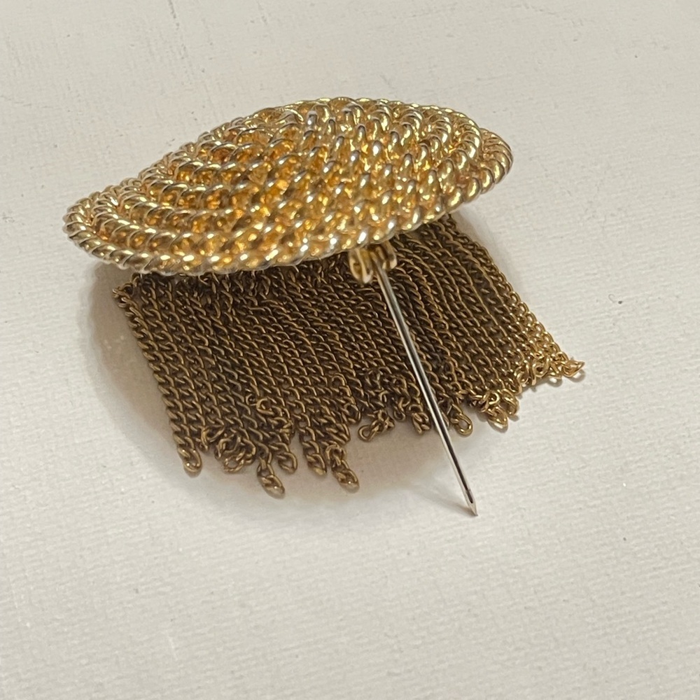 Elegant Gold Chain Fringe Brooch - Picture 7 of 10